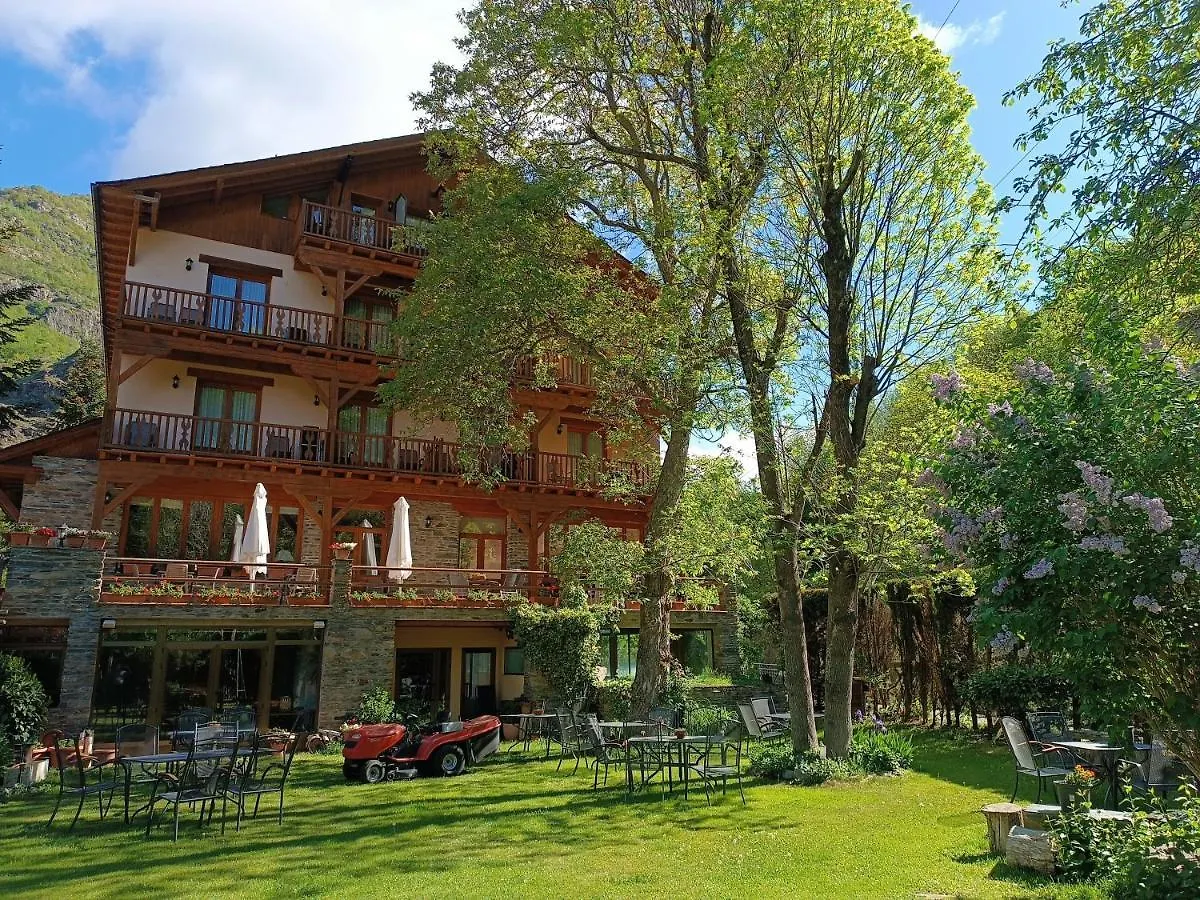 Hotel Estanys Blaus Tavascan