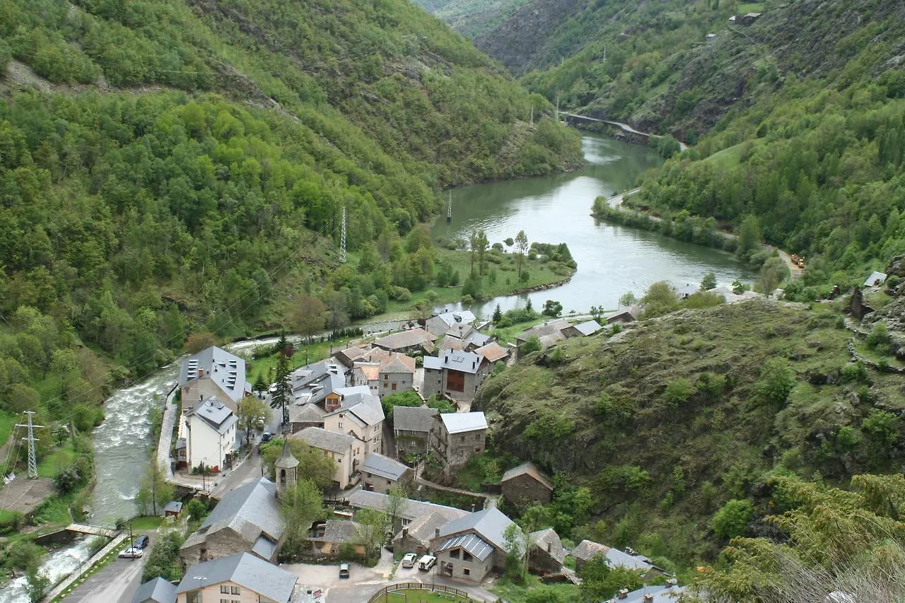 Hotel Estanys Blaus Tavascan