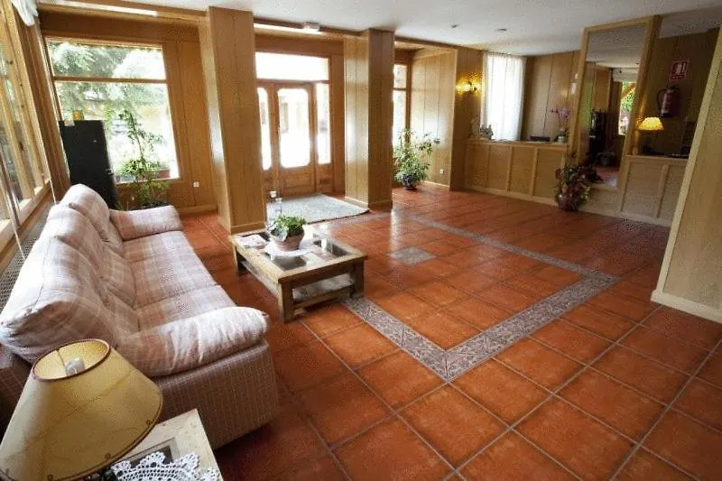 Hotel Estanys Blaus Tavascan