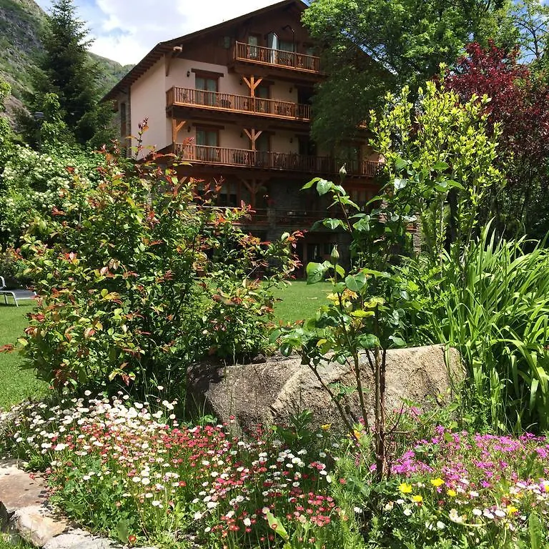 Hotel Estanys Blaus Tavascan