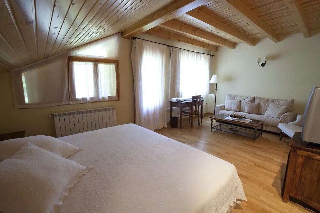 Hotel Estanys Blaus Tavascan