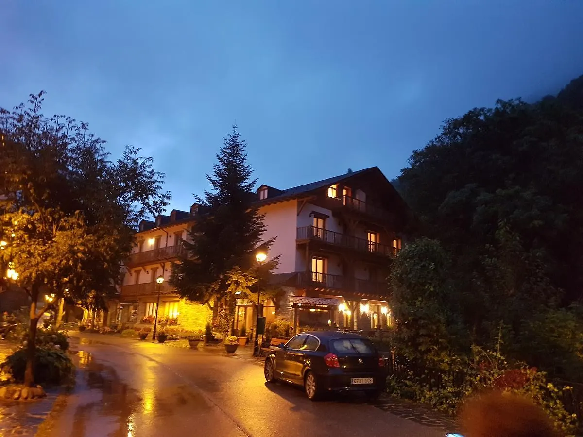 Hotel Estanys Blaus Tavascan